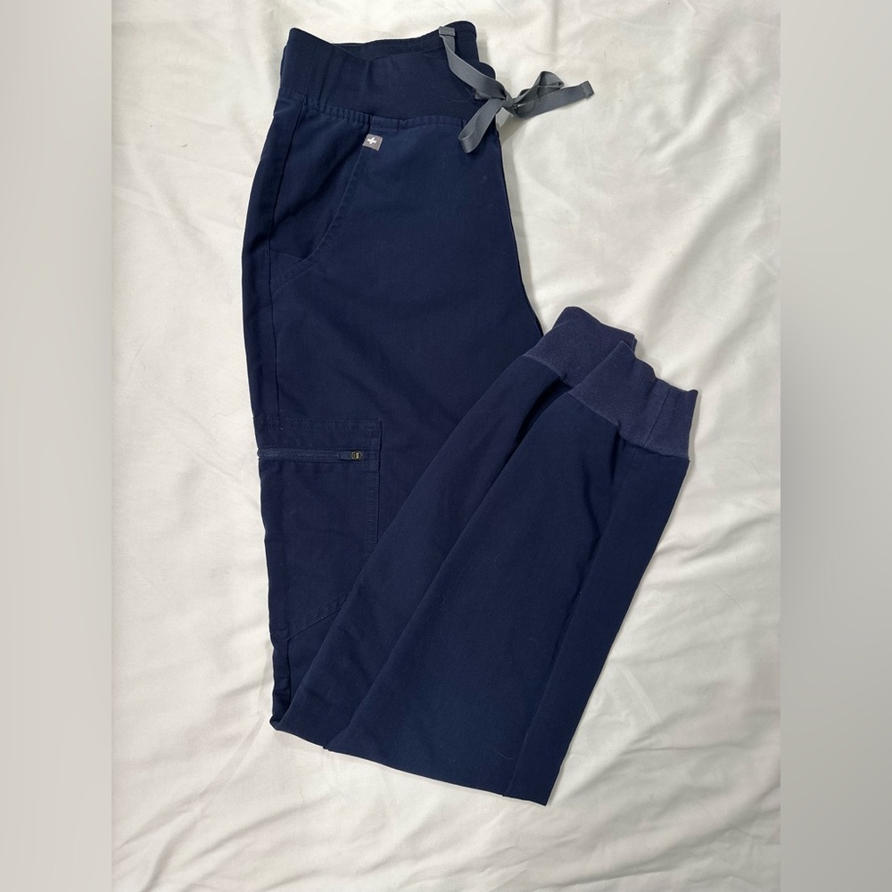 Women’s figs scrubs
